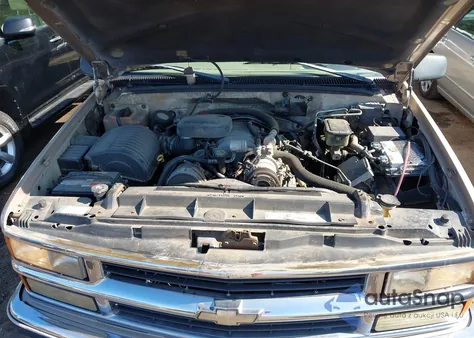 1998 Chevrolet C3500 z USA, uszkodzony, nr VIN 1GCHC33J9WF022102